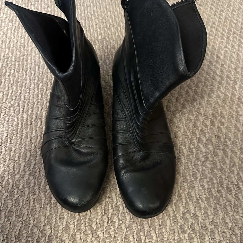 Elegant Black Heeled Boots for Women